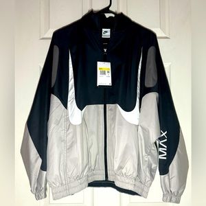 Women’s Nike Air Max Windbreaker Jacket S